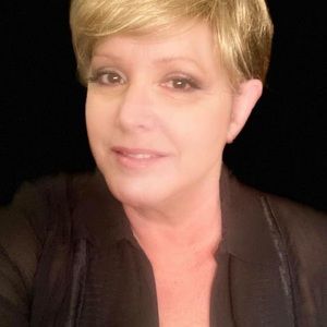 Meet your Posher, Lorrie